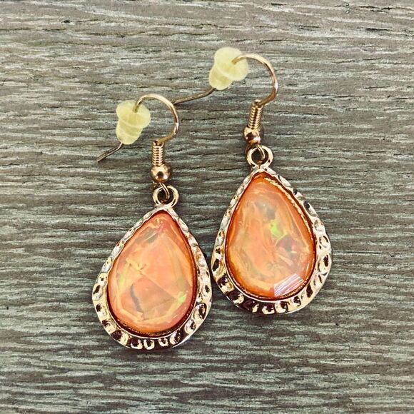 Gold Teardrop Pearlescent Jewel Peach Orange Earrings - Picture 1 of 3